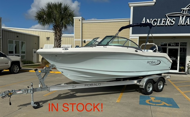 2025 Robalo R207 Ice Blue